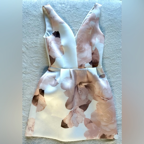 Miss Selfridge Dresses & Skirts - Size 4 Miss Selfridge Cocktail dress. Never worn.